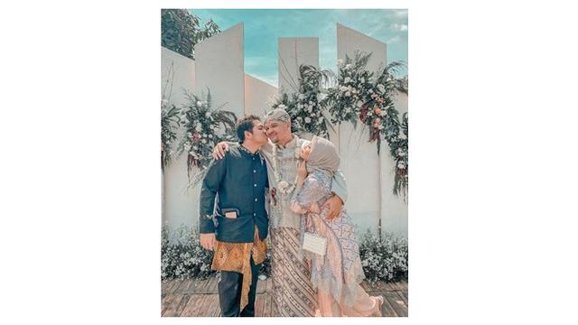 7 Potret Pernikahan Ayah Kesha Ratuliu, Dihadiri 15 Orang