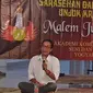 Hangno memamerkan lukisan-lukisan bertema wayang di Akademi Komunitas Negeri Seni dan Budaya Yogyakarta, Kamis (3/2/2022).