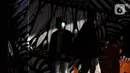 Warga mengenakan masker berada di terowongan Kendal Jalan Blora, Jakarta, Jumat (25/6/2021). Hingga Jumat (25/6), Secara akumulatif Satgas Penanganan Covid-19 mencatat kasus positif Covid-19 di wilayah DKI Jakarta telah menyentuh angka 501.396 orang. (Liputan6.com/Helmi Fithriansyah)