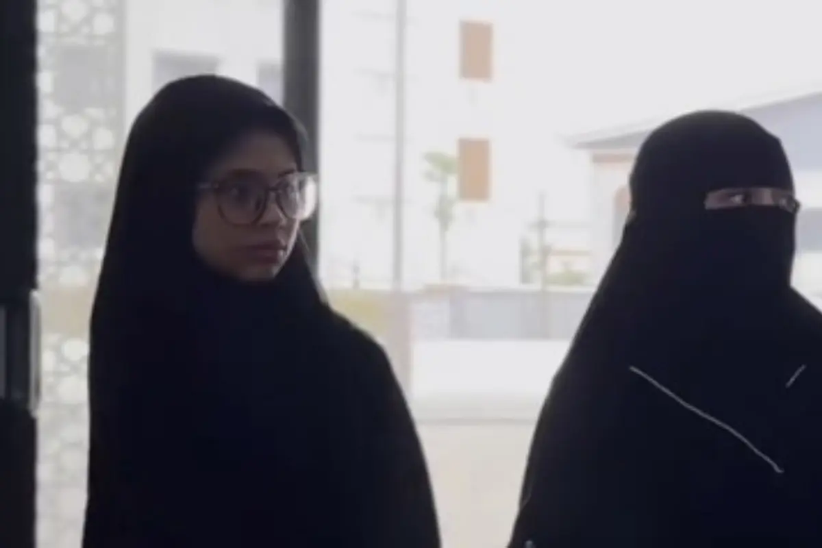 Celine Evangelista antar anak masuk pondok pesantren