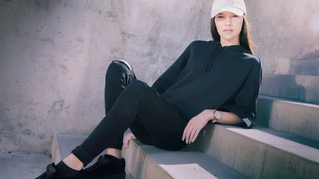 Anting dan Cincin Berlian untuk Sempurnakan Basic Training Look