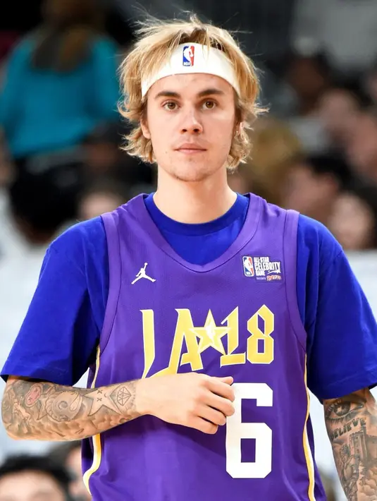 Potret ini diambil pada Januari 2018 saat Justin Bieber tampil di NBA All-Star Celebrity Game. (Kevin Mazur/WireImage/USMagazine)