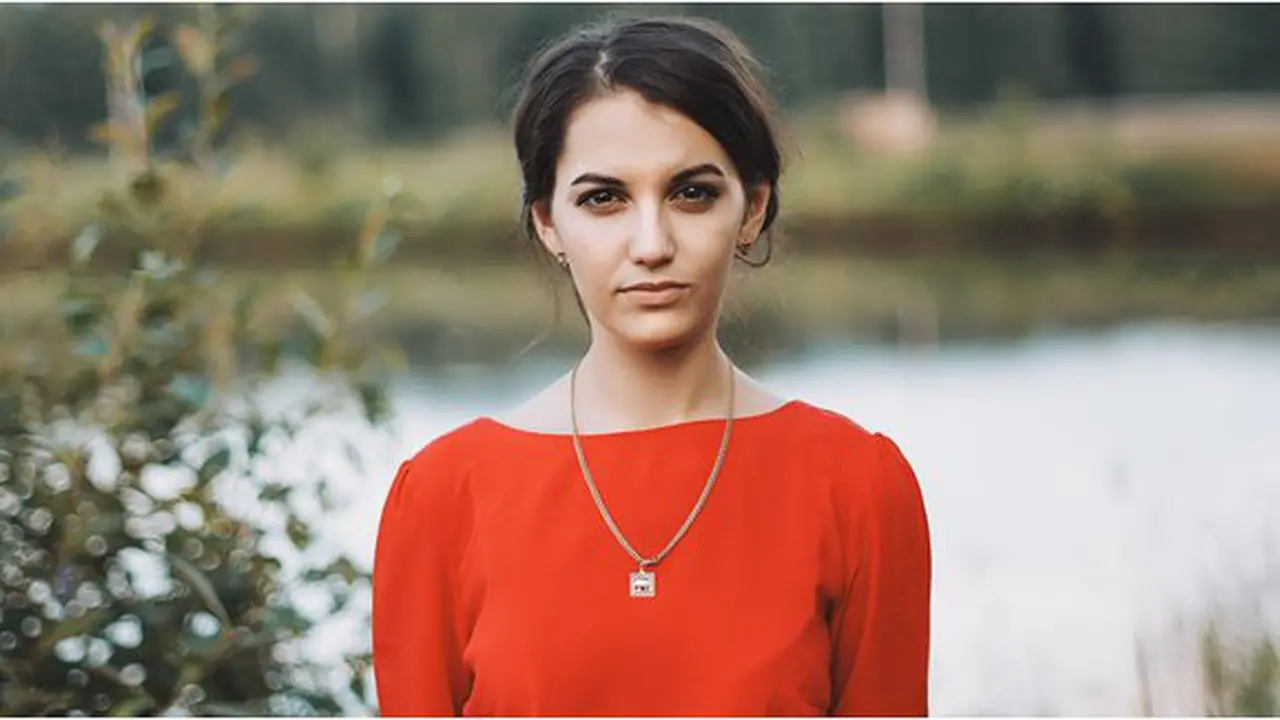 Warna merah/copyright unsplash.com/@romaozna