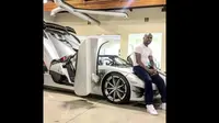 Gelar Dicabut, Mayweather Malah Belanja Mobil Baru