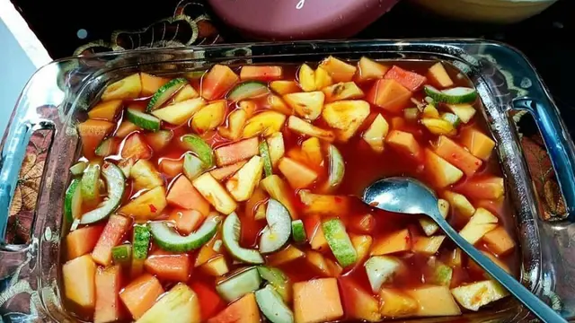 ilustrasi aneka resep rujak buah/Instagram: @guniezzt