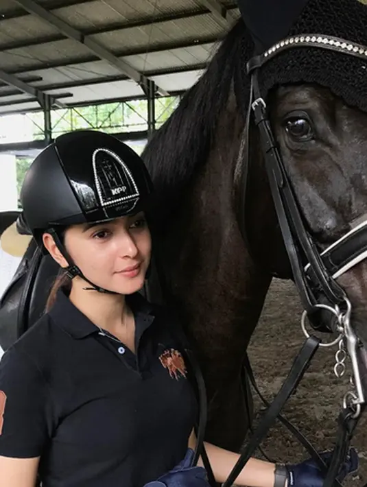 "Alhamdulillah selamat ya kak nabila semoga lancar smpek lahiran nnt n sehat @nsyakieb85," tulis novitaenzi. "Kakak cantik banget," tulis dinichaby_ntri. "Alhamdulillah ya ALLAH... kak @nsyakieb85 cantiq lg hamil," tulis viethreeyanthie. 