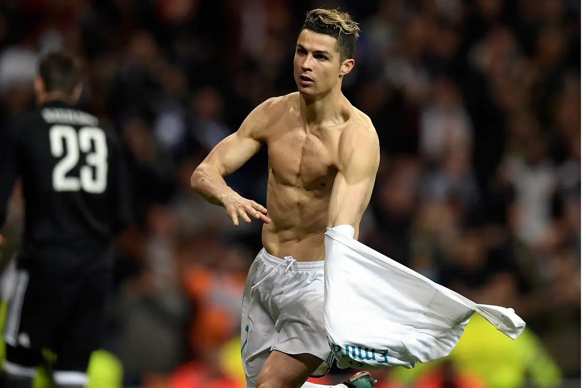 Puas Cetak Gol Lewat Penalti, Cristiano Ronaldo Pamer Otot