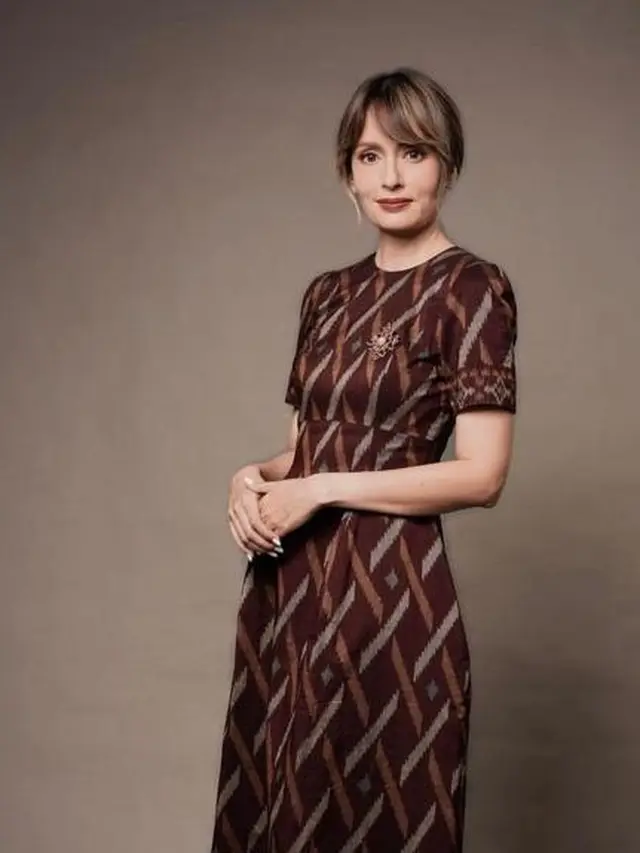 9 Potret Bianca Adinegoro, Istri Eks Mendag Muhammad Lutfi yang Kerap Tampil Stylish Kenakan Kain hingga Kebaya