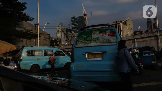 Angkutan Umum Jadi Sasaran Pemasangan Alat Peraga Kampanye (APK)