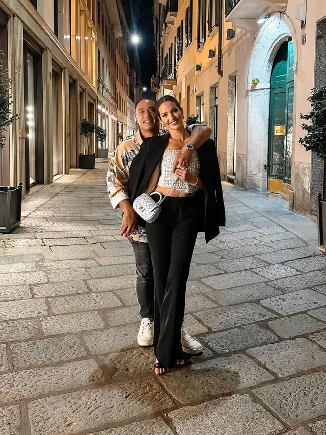 Gaya Nia Ramadhani Berpose Cantik di Jalanan Milan Italia, Britney Spears Disebut Kalah Cantik