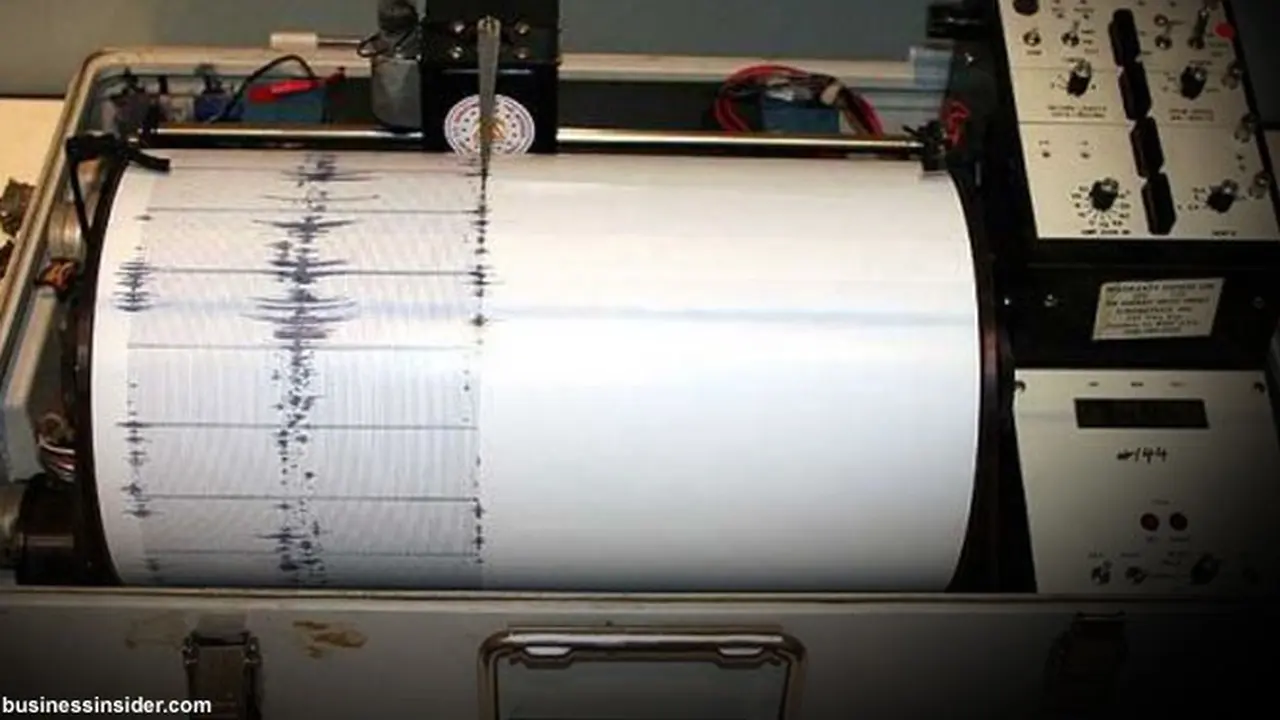 gempa-seismograf130210b.jpg