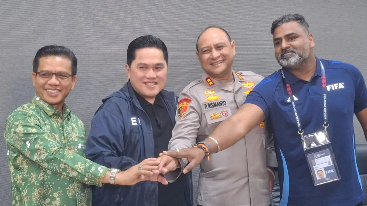 Dadang Supriatna, Erick Thohir, Pipit Rismanto, dan perwakilan FIFA