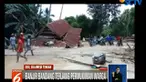 Sejumlah rumah warga yang letaknya di pinggir sungai bahkan ambruk karena diterjang banjir.