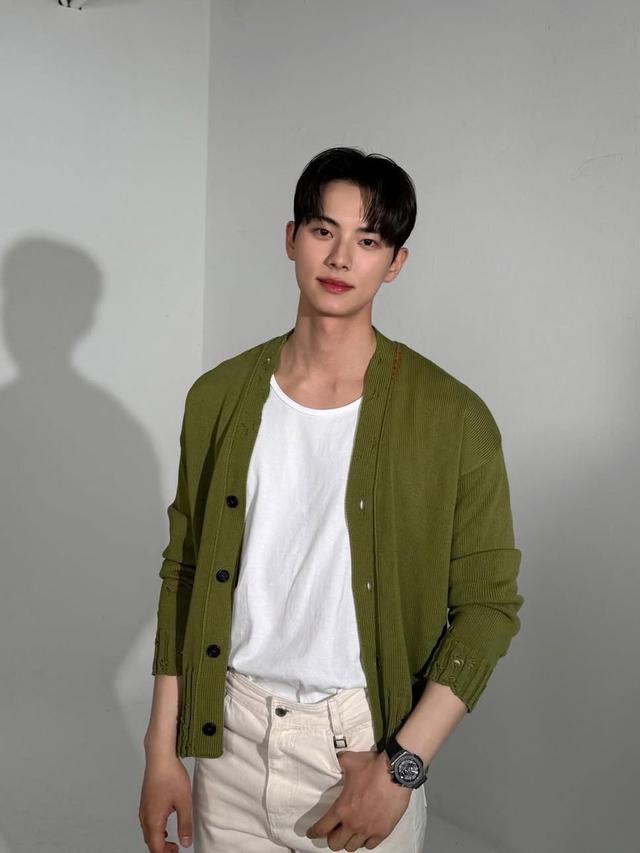 Pesona Lee Chae Min Si Pemeran Raja Pecinta Kuliner di Drakor Bon Appetit, Your Majesty