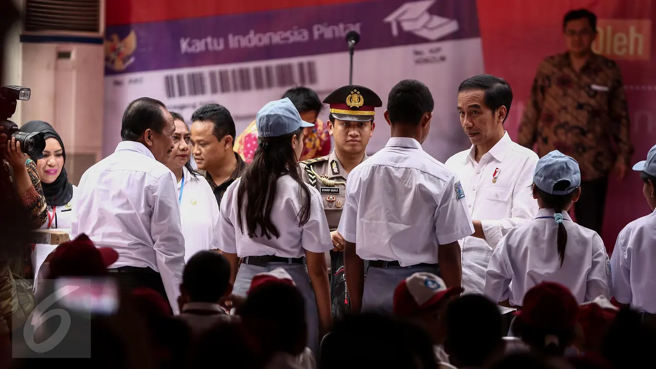 20170208-Jokowi bagi Kartu Indonesia pintar-Jakarta-Faizal Fanani