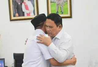 Bupati Lebak, Hasbi Jayabaya dan Wakil Bupatinya Amir Hamzah berdamai dan mengakhiri konflik. (Istimewa)