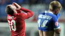 Wayne Rooney merayakan gol ke gawang Estonia pada laga penyisihan Piala Eropa di Stadion Tallinn, Estonia, Minggu (12/10/2014). (AFP Photo/Glyn Kirk)