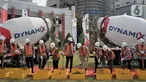 Bupati Tuban Aditya Halindra Faridzky (enam kiri) Direktur Strategi Bisnis dan Pengembangan Usaha SIG, Aulia Mulki Oemar (tujuh kiri) bersama jajaran Pemprov, PT.Solusi Bangun Indonesia Tbk (SBI) dan PT.Hutama Karya saat peletekan batu pertama di Tuban, Jawa Timur (28/1/2022). (Liputan6.com/HO/SIG)
