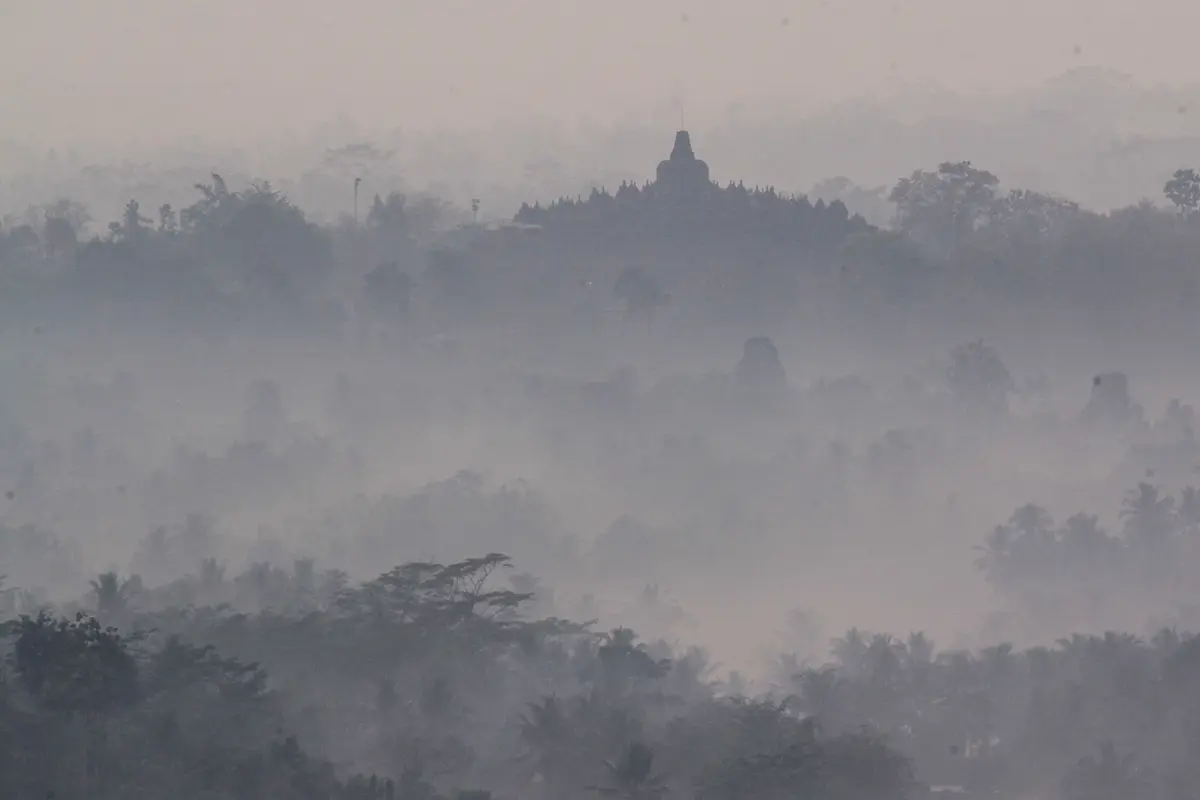 Fenomena Kabut Tebal Jelang Musim Hujan di Yogyakarta