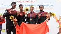 Ferdiansyah/Denri Maulidzar Al Cibiffari usai mendapat emas di nomor Men’s Pair di Haipong Canoeing and Rowing Training Center, Sabtu (14/5/2022). (NOC Indonesia/PB PODSI)