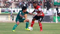 Laga uji coba Persatu versus Madura United sekaligus peresmian Stadion Bumi Wali, Tuban (15/6/2019). (Bola.com/Aditya Wany)