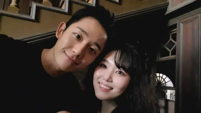 Park Soo Ryun sempat mengunggah foto bersama Jung Hae In, aktor utama dalam Snowdrop.