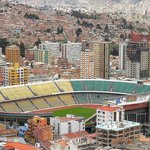 bikin pesepak bola muntah muntah