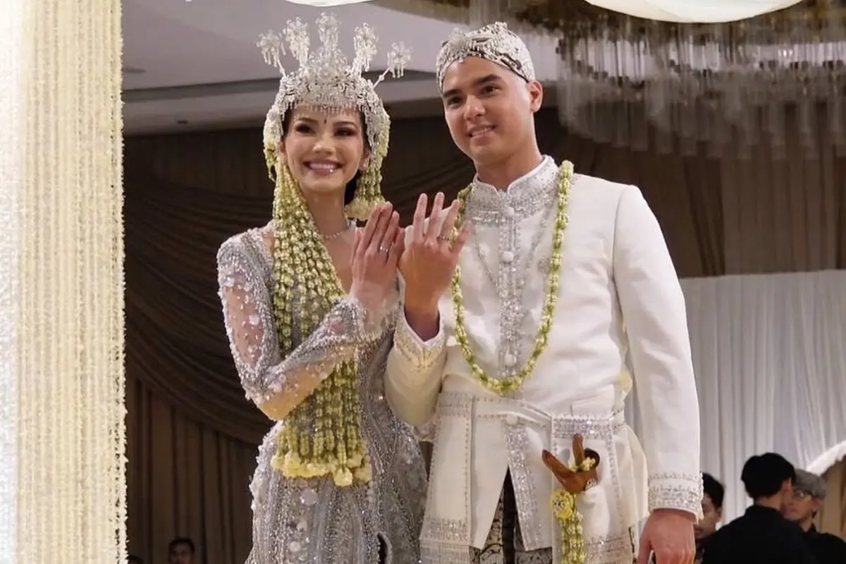 Tampilan Busana Pengantin Alyssa Daguise Saat Menikah dengan Al Ghazali