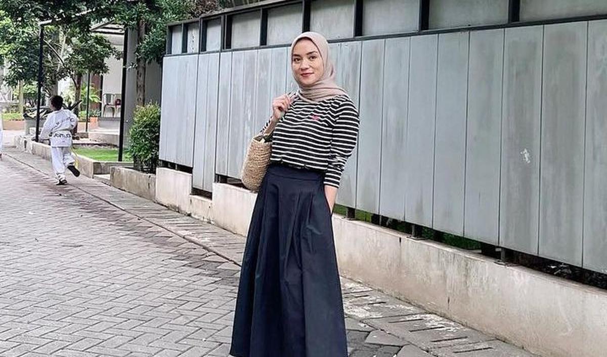 Penampilan Enno Lerian langsung mencuri perhatian netizen. Potretnya ramai disebut cantik.&nbsp;