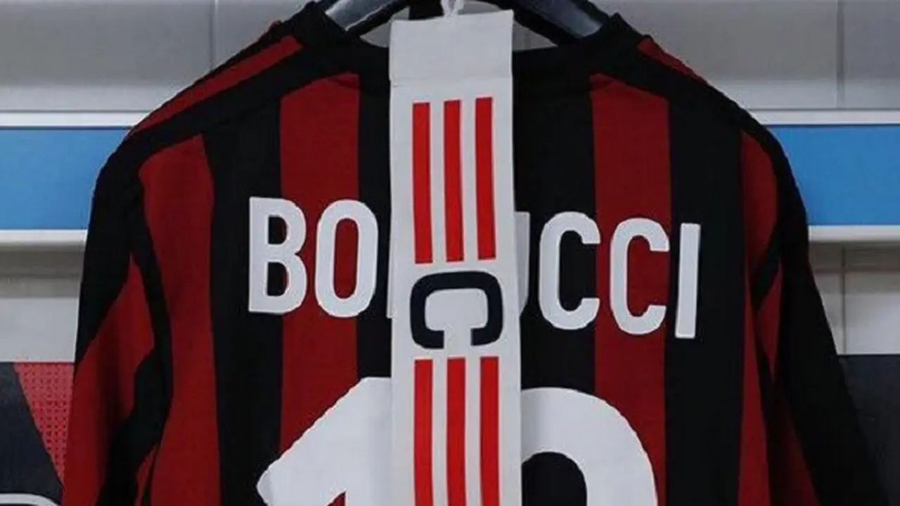 Ban kapten AC Milan disematkan pada seragam Leonardo Bonucci jelang uji coba melawan Real Betis, Kamis (10/8/2017) dini hari WIB. (Twitter)