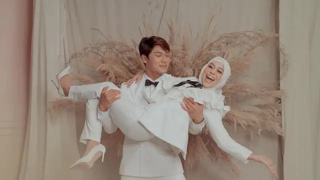 6 Prewedding Terbaru Lesty Kejora dan Rizky Billar dengan Nuansa Serba Putih