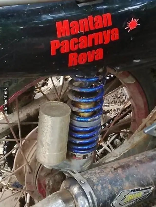 6 Tulisan di Motor untuk Pacar Ini Bikin Tepuk Jidat