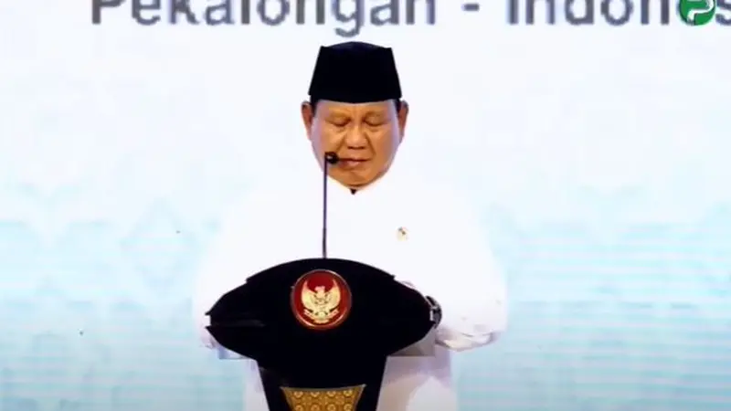 Menteri Pertahanan (Menhan) Prabowo Subianto saat menghadiri Muktamar Sufi Internasional di Pekalongan, Jawa Barat.