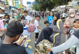 Tidak hanya sebagai ruang olahraga dan rekreasi, CFD Depok juga menghadirkan pengalaman unik ketika sejumlah warga membawa hewan peliharaan eksotis. (Liputan6.com/Rio Ferdinand Muhammad Eka Putra)