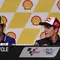 Pembalap asal Spanyol, Marc Marquez (kanan), melihat kearah Pembalap Italia, Valentino Rossi (kiri), saat press conference di Sepang International Circuit, Malaysia, 22 October 2015. (EPA / Fazry Ismail)