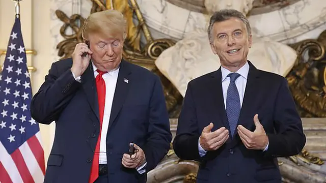 Presiden AS Donald Trump (kiri) dan Presiden Argentina Mauricio Macri di KTT G20 Buenos Aires (30/11) (AP PHOTO)