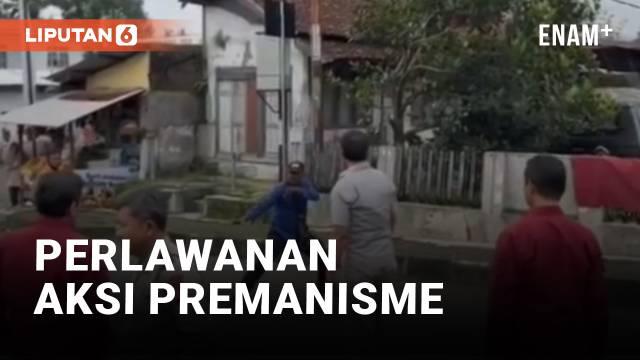 Aksi premanisme di Kuningan, Jawa Barat meresahkan warga. Kali ini, mereka melakukan pungutan liar terhadap sebuah mini market sebesar Rp 3 juta. Namun pihak mini market melaporkan hal tersebut ke pihak kepolisian, dan para preman melakukan perlawana...