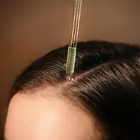 Dengan merawat kulit kepala dan menggunakan produk yang tepat, dapat membantu mencegah rambut rontok (Foto: L'Occitane)