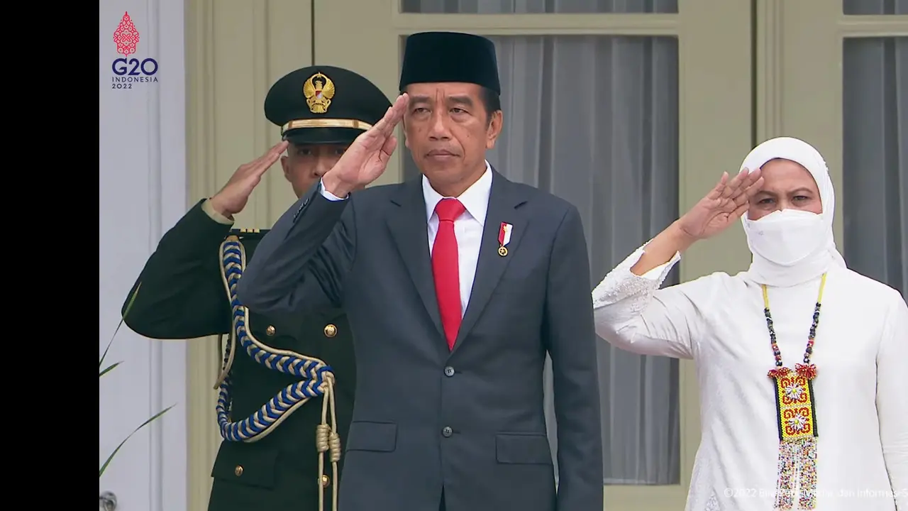 Presiden Joko Widodo atau Jokowi menjadi Inspektur Upacara Hari Ulang Tahun (HUT) ke-77 Tentara Nasional Indonesia (TNI) di halaman Istana Merdeka Jakarta, Rabu (5/10/2022).