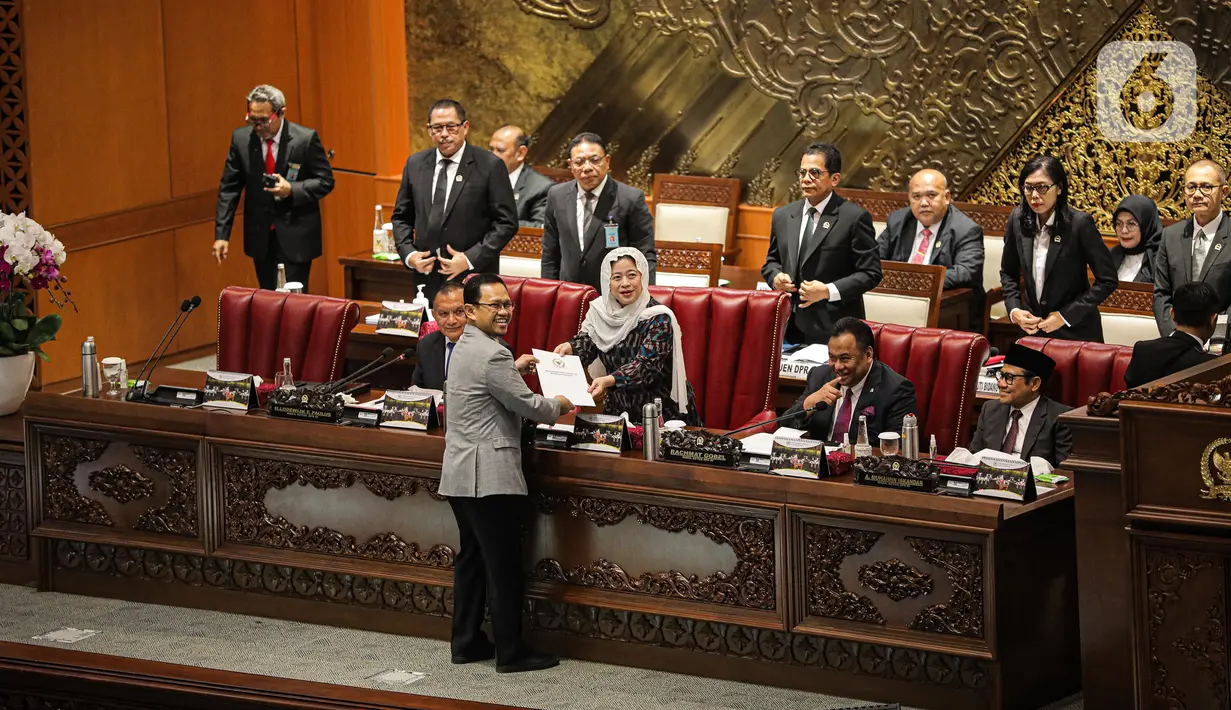 Pada penampilannya Ketua DPR RI, Puan Maharani tampil beda dalam memimpin forum tertinggi di parlemen ini. (Liputan6.com/Faizal Fanani)