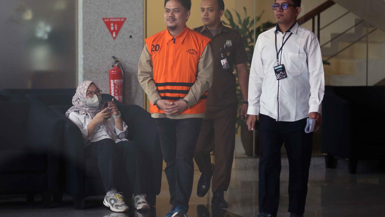 FOTO: Bupati Nonaktif Kolaka Timur Abdul Aziz Jalani Pemeriksaan KPK Terkait Korupsi RSUD
