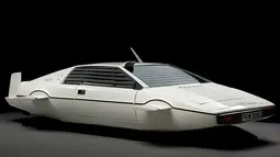 1977 Lotus Espirit S1 - The Spy Who Loved Me (1977). Mobil ini digambarkan bisa berubah menjadi kapal selam. (Source: manofmany.com)