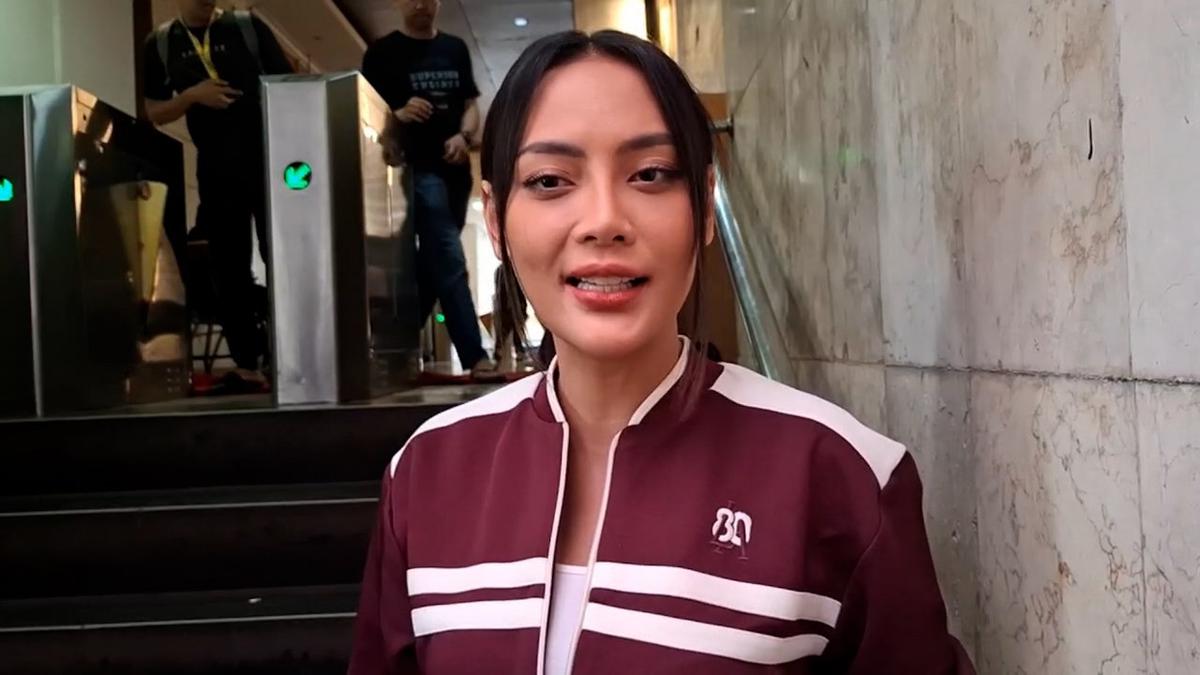 Erika Carlina Jenguk Asisten Nikita Mirzani di Polda Metro Jaya, Singgung Titipan Bantal Blackpink