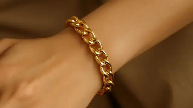 Model Gelang Emas untuk Usia 40 Tahun (created by AI)