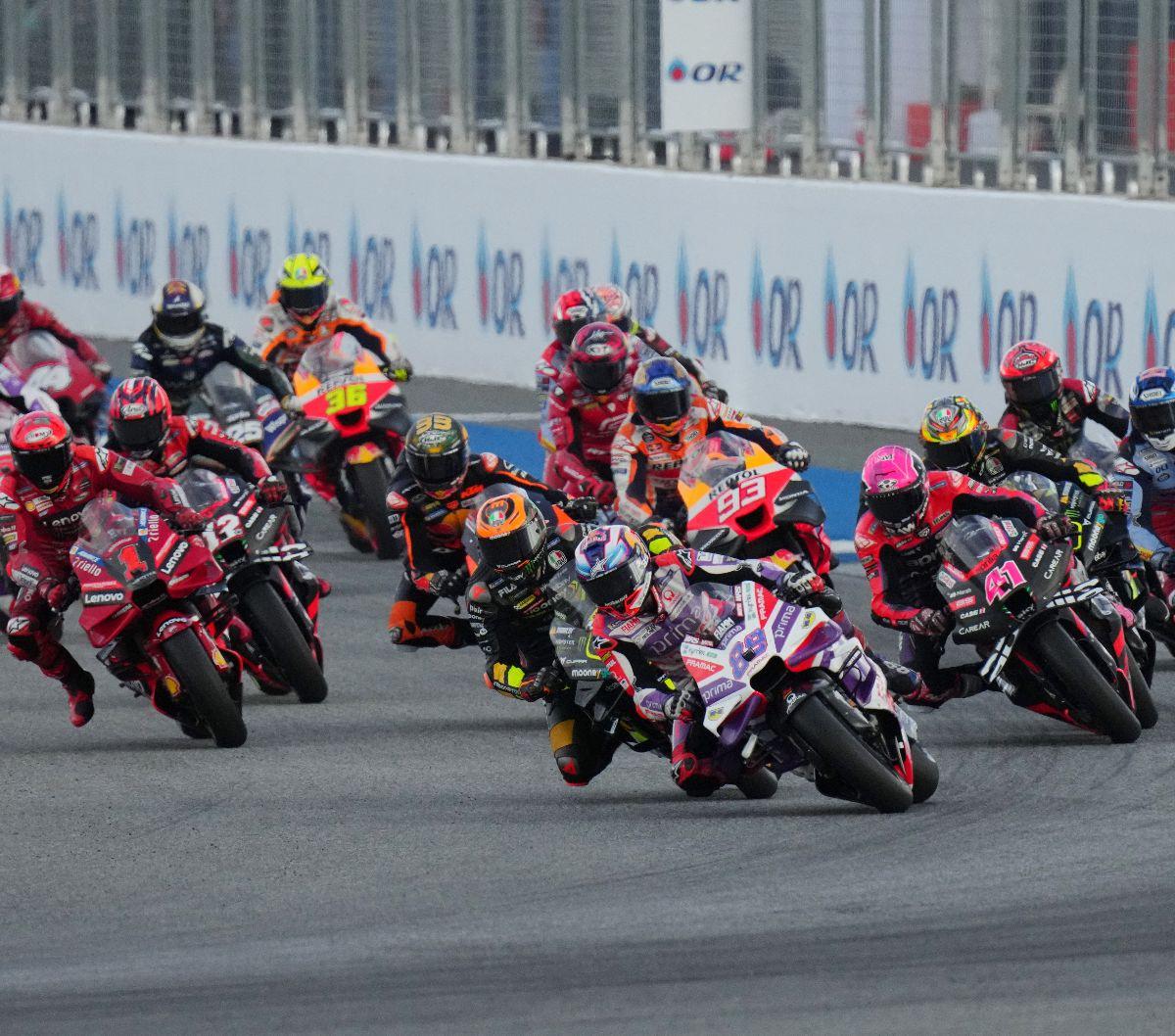 Start dari posisi pertama, Martin langsung memimpin, diikuti Luca Marini, Aleix Espargaro, Pecco Bagnaia, Alex Marquez, dan Brad Binder. <br><br>Di lap pembuka, Espargaro mengambil alih posisi 2 dari Marini, sementara Binder menyalip Marquez di posisi 6.
