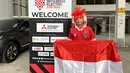 Seperti salah seorang suporter Timnas Indonesia asal Madura, Taji yang sudah 28 tahun bekerja di Malaysia. (Bola.com/Zulfirdaus Harahap)