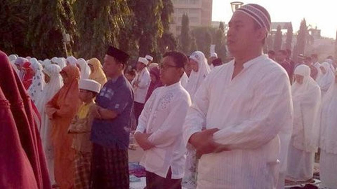 Ganjar sentil panitia salat Idul Adha bercampur laki dan perempuan