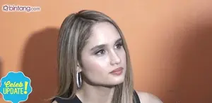 Selain rindu para fans yang ada di Indonesia, Cinta Laura juga mau makanan Indonesia yang pedas-pedas.