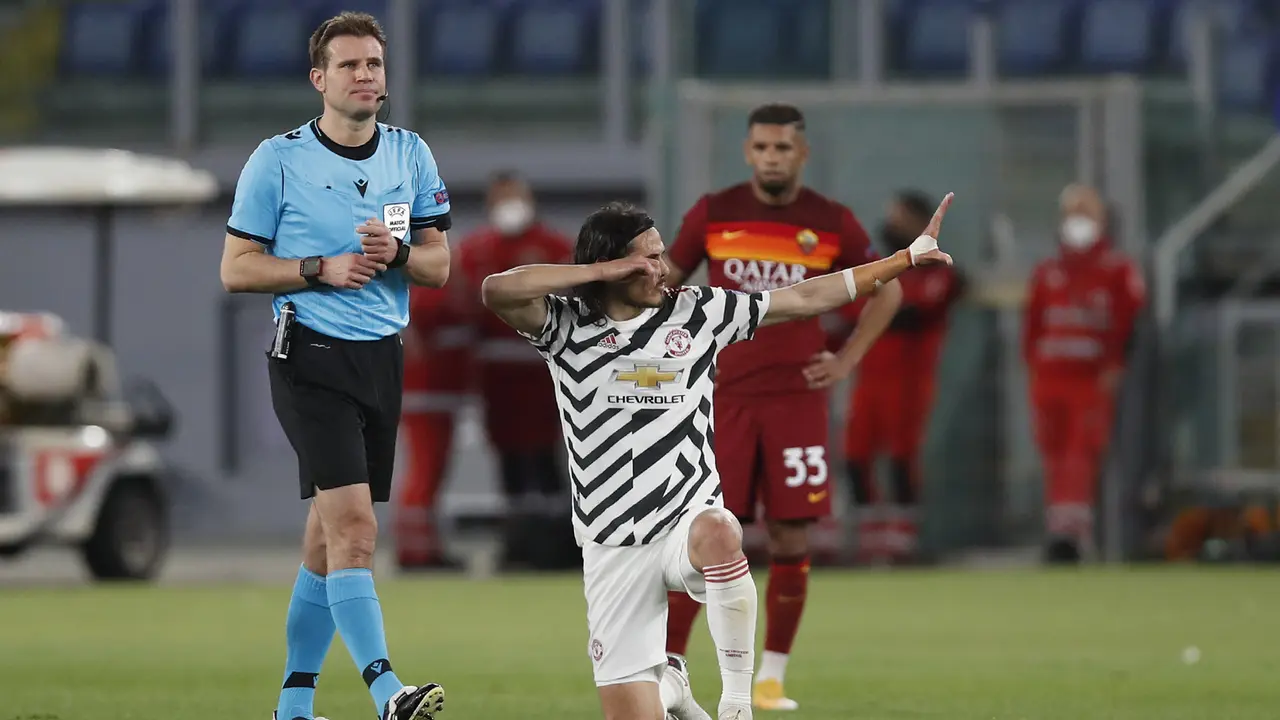 FOTO: Cavani dan De Gea Cemerlang, Roma Cuma Menang 3-2, Manchester United Lolos ke Final Liga Europa - Edinson Cavani