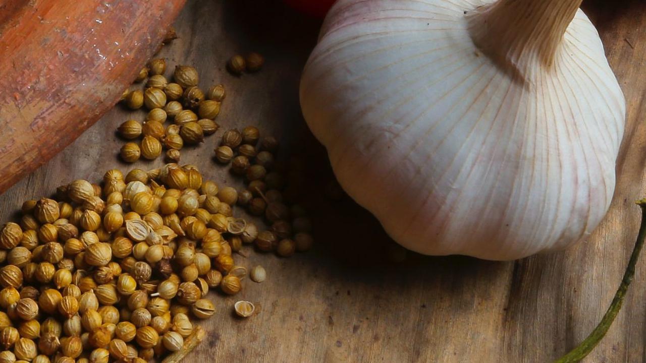 Perpaduan rasa asin, gurih dan pedas memang tak pernah salah. Salah satu masakan yang memiliki perpaduan ketiga rasa ini adalah sambal ikan asin. Bahkan hanya disantap bersama nasi hangat saja, kenimtakannya sudah tiada tara.